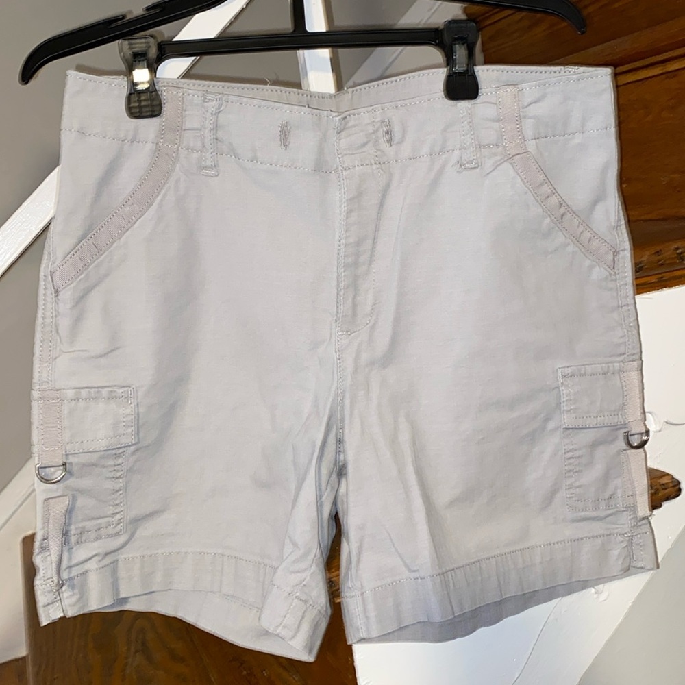 Women’s Gray cargo short size 10 medium